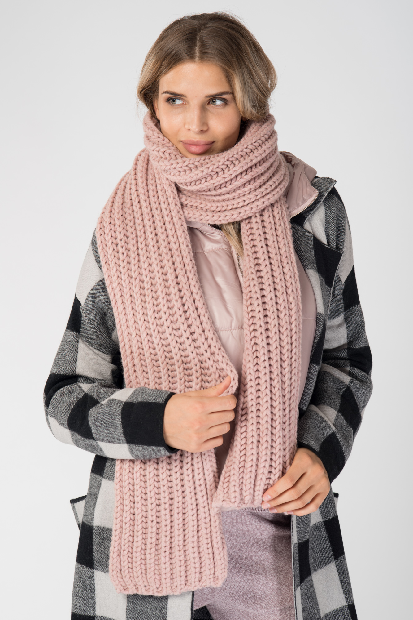 Scarf 2426-163 Dusty pink from BRUSNiKA