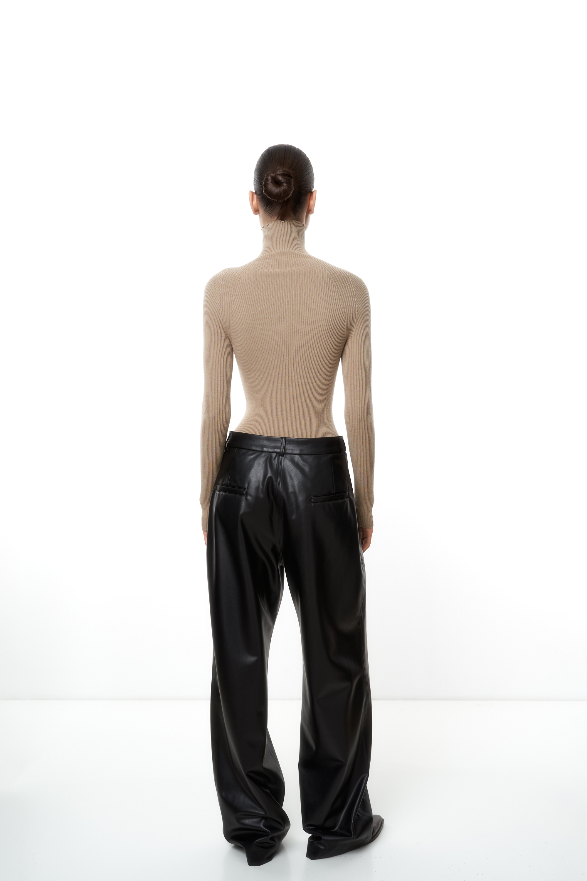 Trousers 4838-01 Black from BRUSNiKA