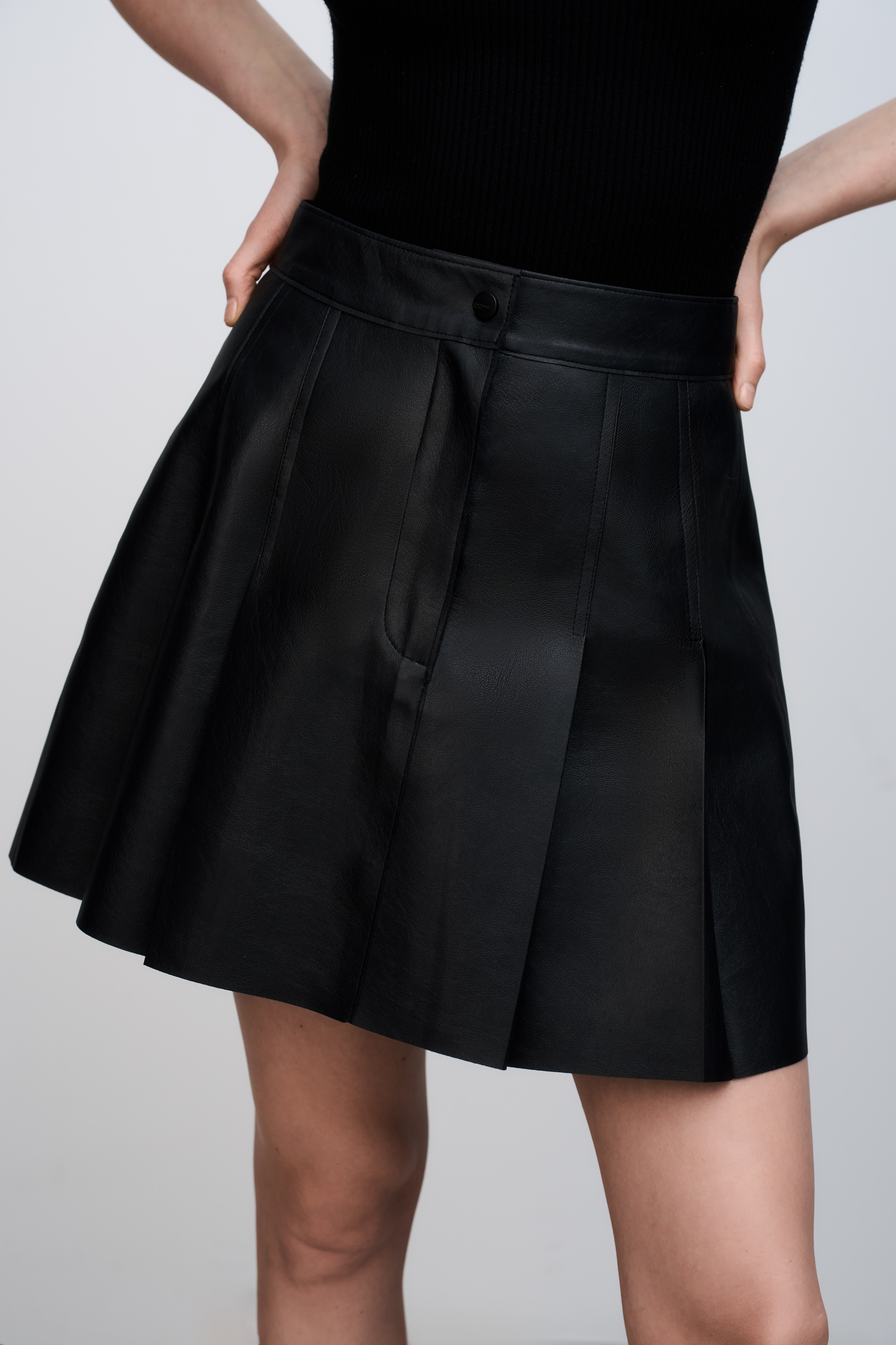 Skirt 4513-01 Black from BRUSNiKA