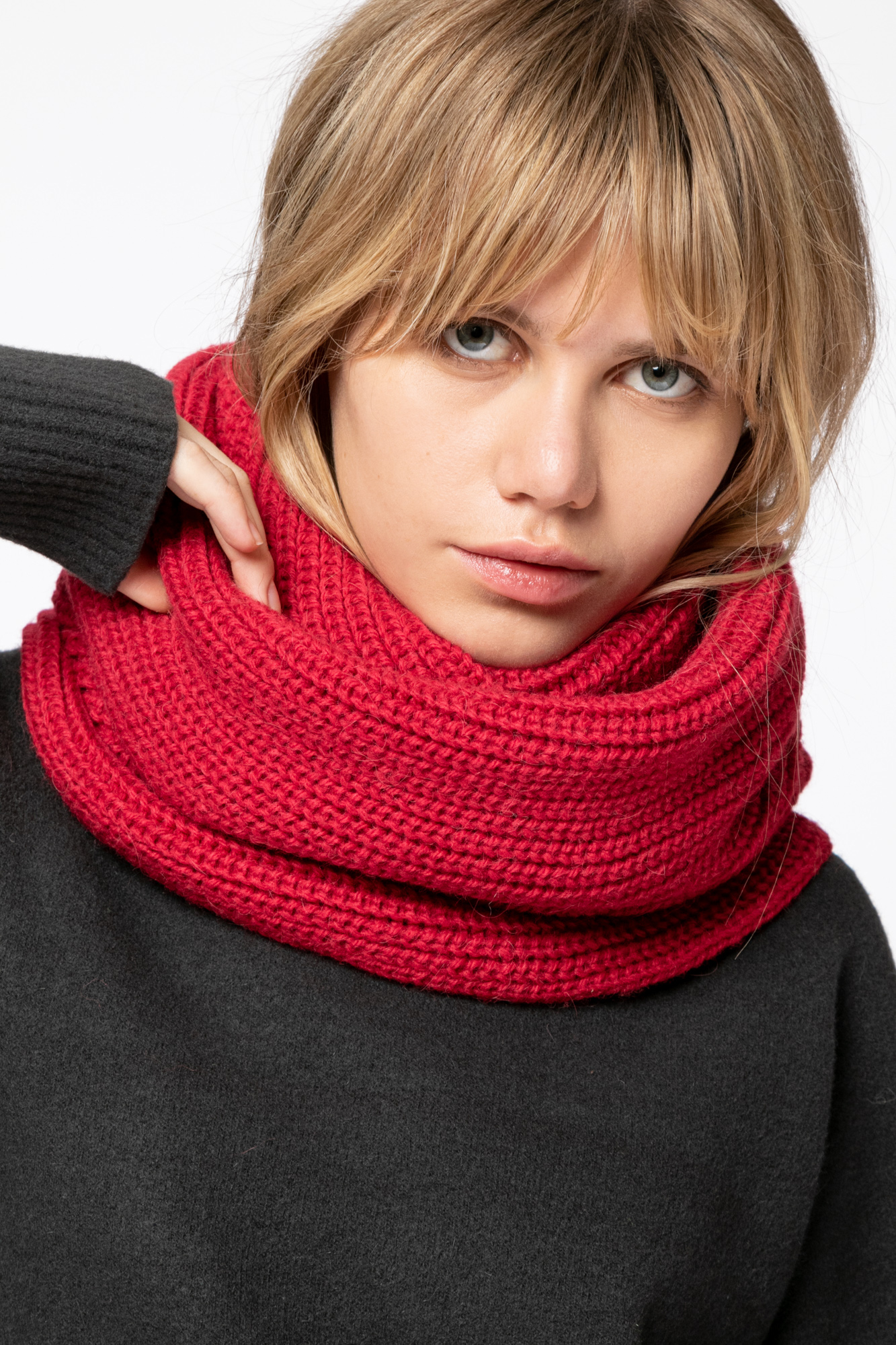 Wrap scarf 2643-05 Red from BRUSNiKA