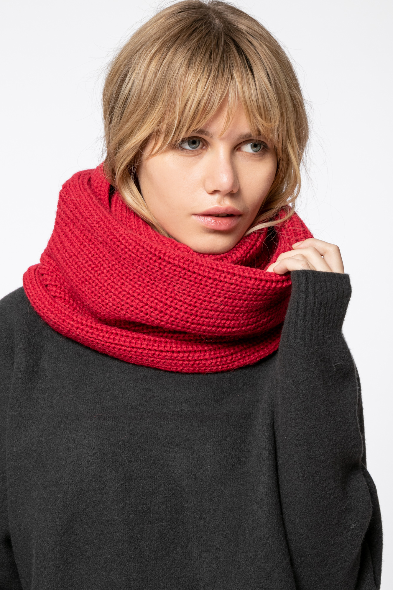 Wrap scarf 2643-05 Red from BRUSNiKA