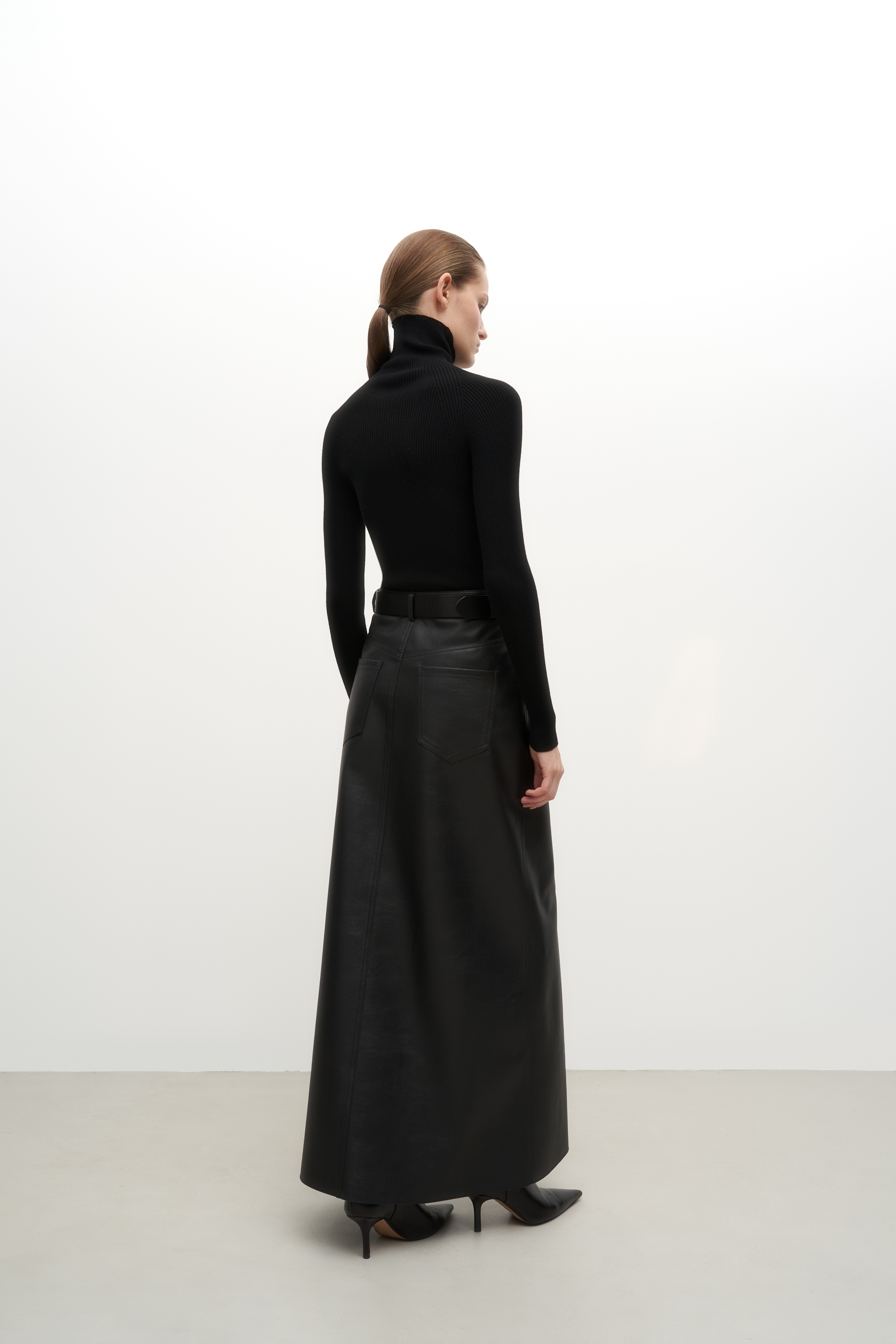 Skirt 4549-01 Black from BRUSNiKA